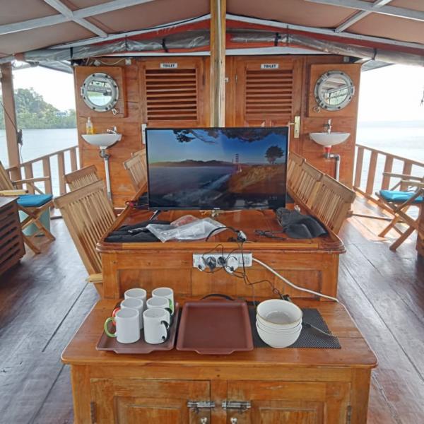 TV and Dining area